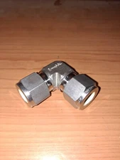 Swagelok SS-810-9    1/2"  Elbow union 