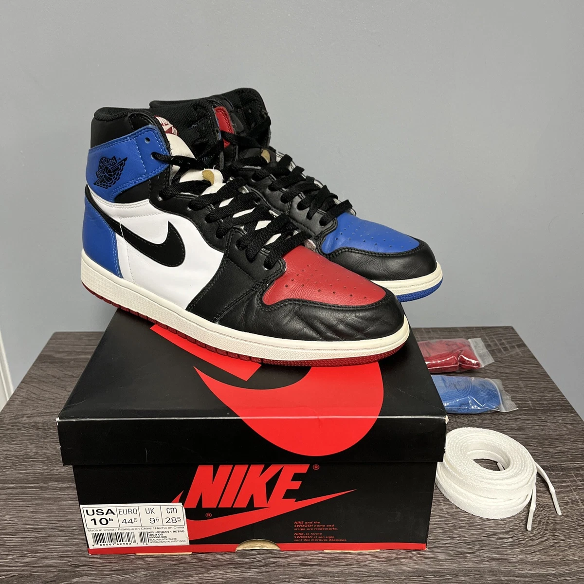 Nike Air Jordan 1 Retro High OG Top 3 Bred Chicago Size 10.5 555088-026 Og All