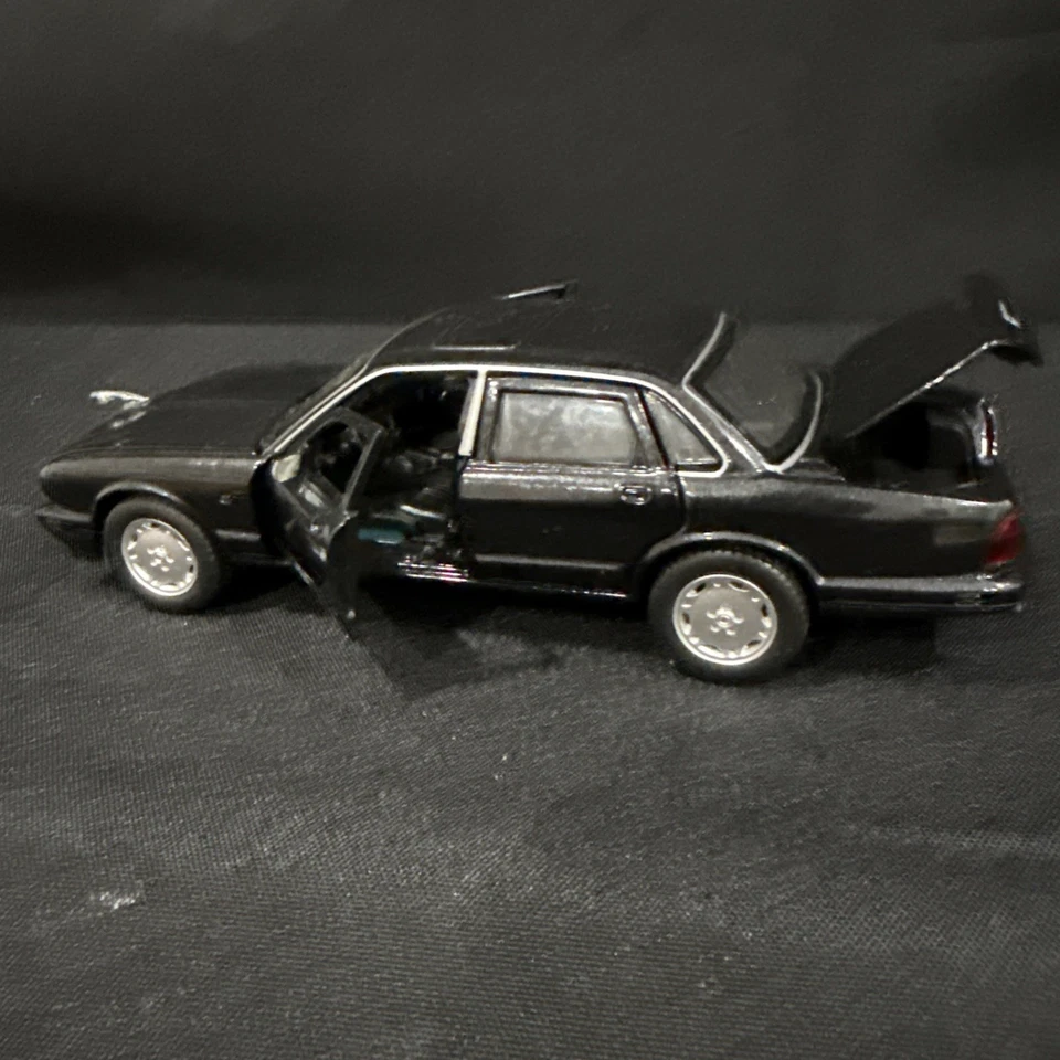 Corgi 1405 Jaguar XJS Vintage Model Car - Image 4 of 4