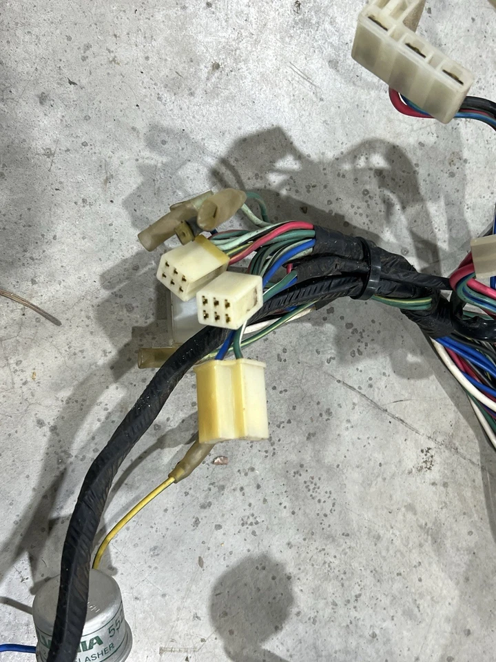 Datsun 620 1977 OEM motor, tablero, luz trasera y arneses de carrocería manual Foto 2 de 4