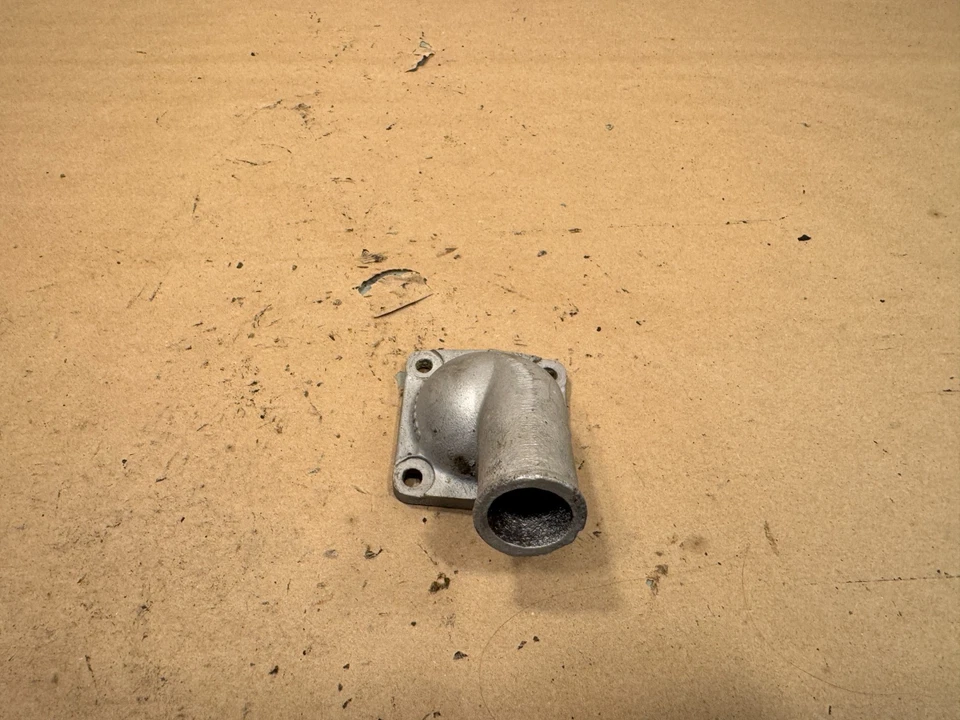 Jaguar XJS 5.3L V12 RH Thermostat Housing Cover OEM PN C42606 - Image 2 of 4