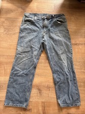 Men  s Wrangler Denim Blue jeans 36 X 29 Relaxed Fit