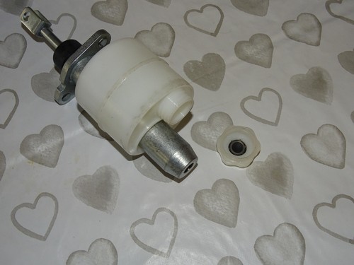SAAB 95 SAAB 96 SAAB V4 CLUTCH MASTER CYLINDER - PLASTIC TANK - Picture 3 of 3