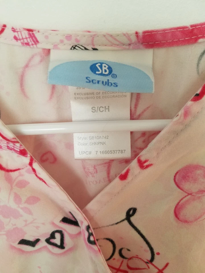 Valentines Day Scrub Top womens Sz S music hearts flowers kiss love Barbiecore - Image 2 of 4