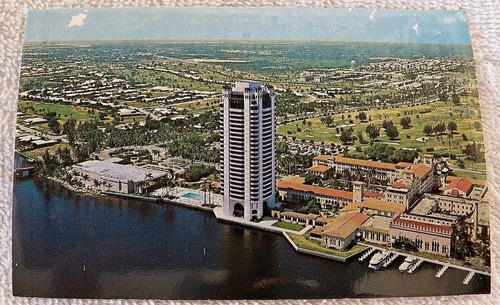 CHROME POSTCARD AERIAL VIEW BOCA RATON HOTEL & CLUB BOCA RATON FLORIDA BOAT P417