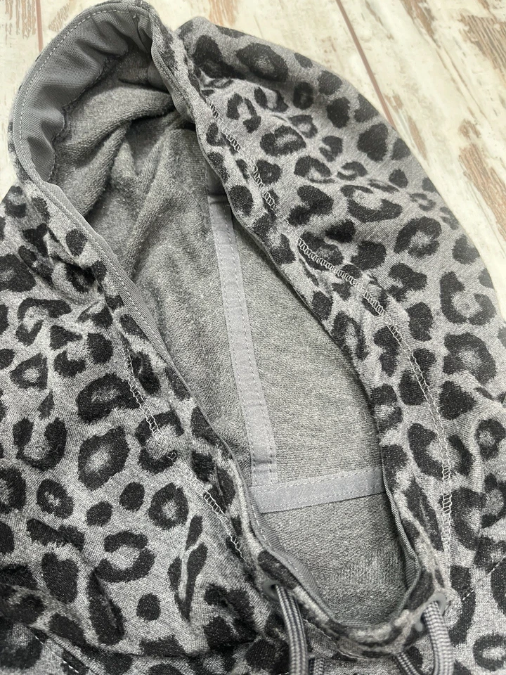 Sudadera con Capucha Ligera Gris Estampado de Leopardo con Agujeros para el Pulgar - Para Mujer Talla Pequeña 4-6 Foto 4 de 4