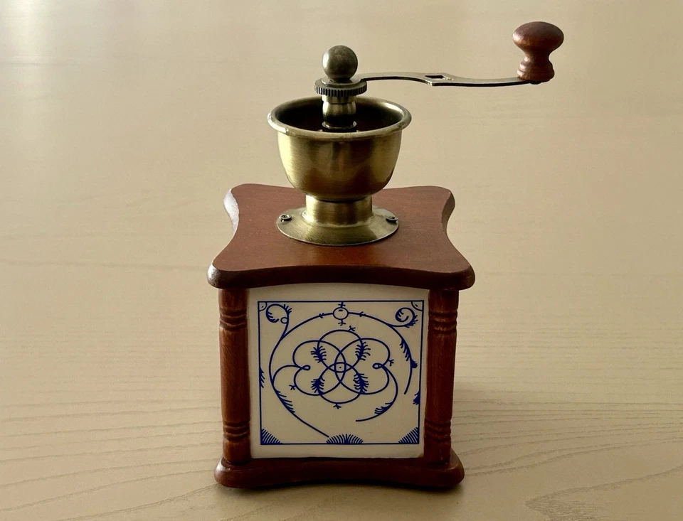 MACININO CAFFÈ In Ceramica / Legno Vintage Antico Macinacaffè • Da Collezione - Immagine 2 di 4