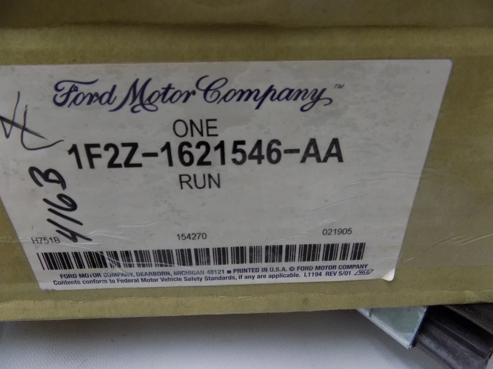 Новый оригинальный производитель 1999-2003 Ford Windstar передняя дверь запустить канал справа  - Изображение 3 из 3