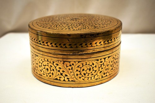 Antique Burmese Betel Nut Box Gilt Lacquerware Myanmar Floral Gold Painted Old"4 - Picture 5 of 8