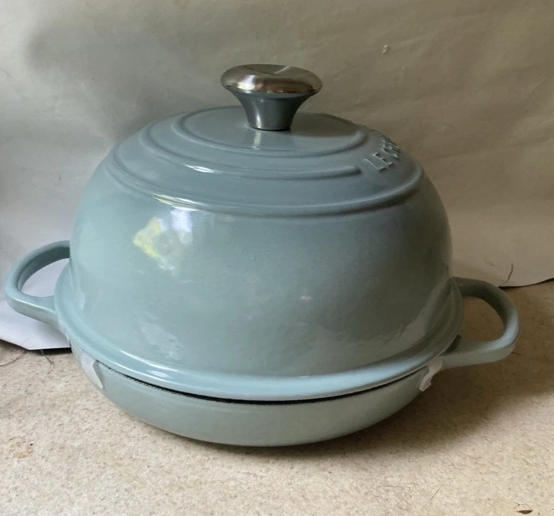 Le Creuset Signature Cast Iron 1.75 Quart Bread Oven, Sea Salt Green France NEW