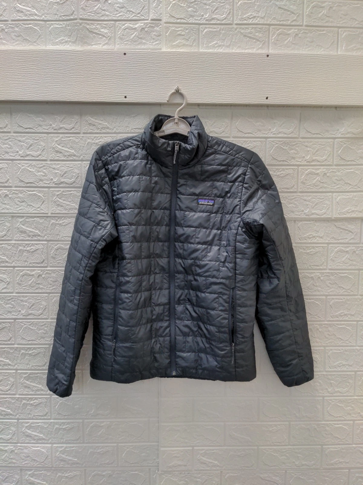 New Patagonia Men's Down Sweater New Navy Sz M
Opens in a new window or tab