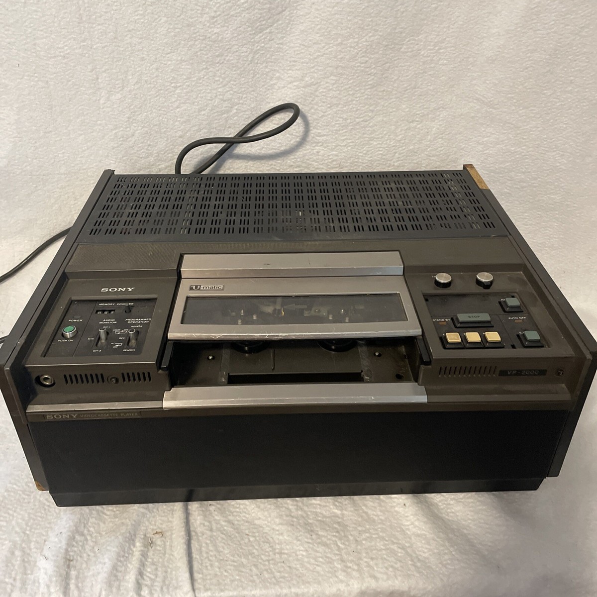 Sony U-Matic VP-2000 Video Cassette Player - For parts Powers On