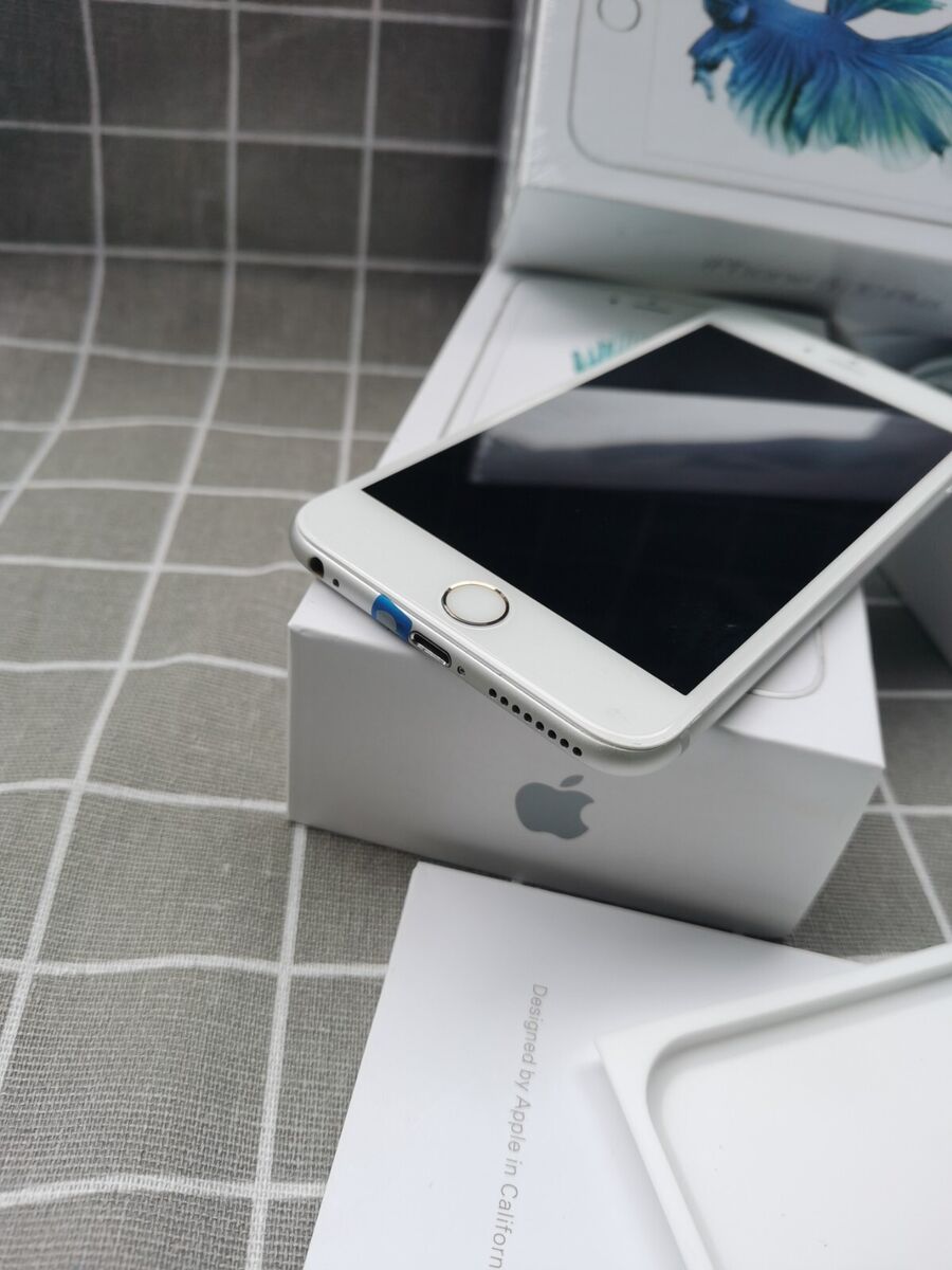 99% New Unlocked Apple iPhone 6s Plus 16GB - Silver with box 99% New Unlocked Apple iPhone 6s Plus 16GB - Silver with box