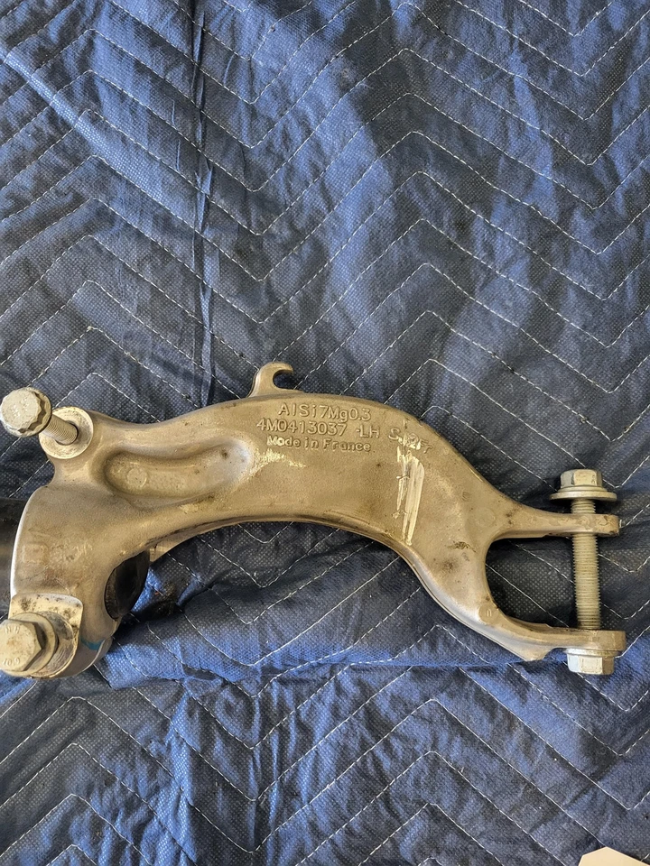 Joelho de suspensão dianteiro esquerdo AUDI Q5 2023 21-23 USADO FABRICANTE DE EQUIPAMENTO ORIGINAL - Imagem 3 de 4