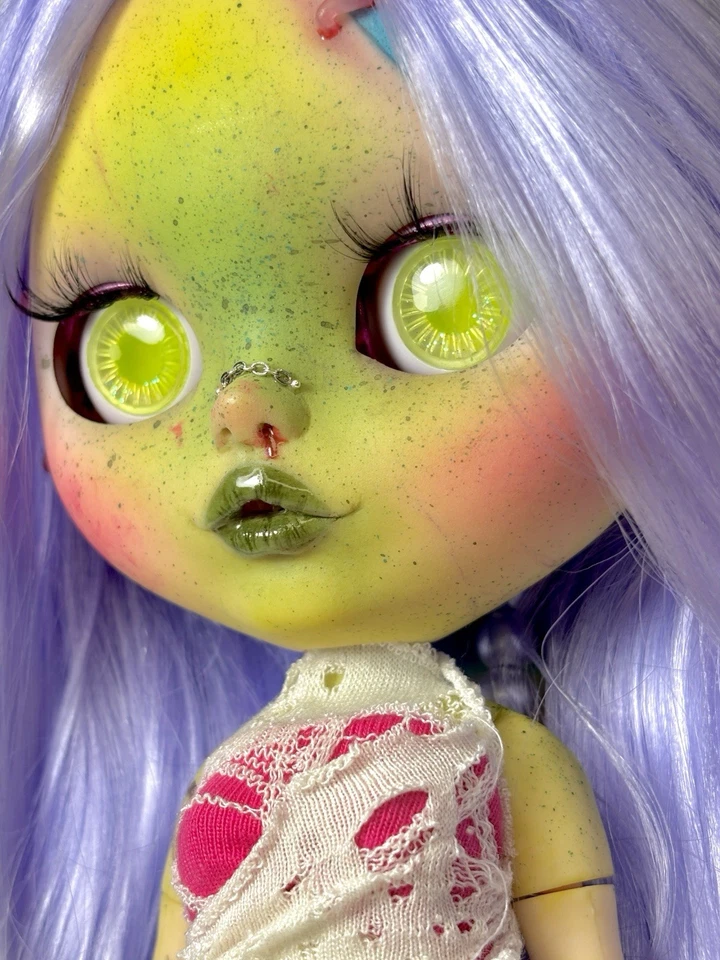 ÚNICA Muñeca Blythe Personalizada TBL Pastel Gótico Zombie Niña Tumblr Púrpura Pelo con Conjunto Foto 2 de 4