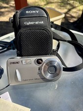 Sony Digital Camera Cybershot DSC-P92 5.0MP with 64mb Card Case -Silver Tested