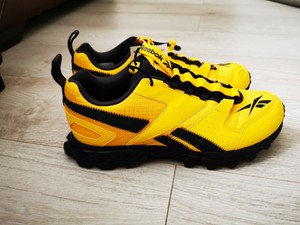 reebok yellow trainers