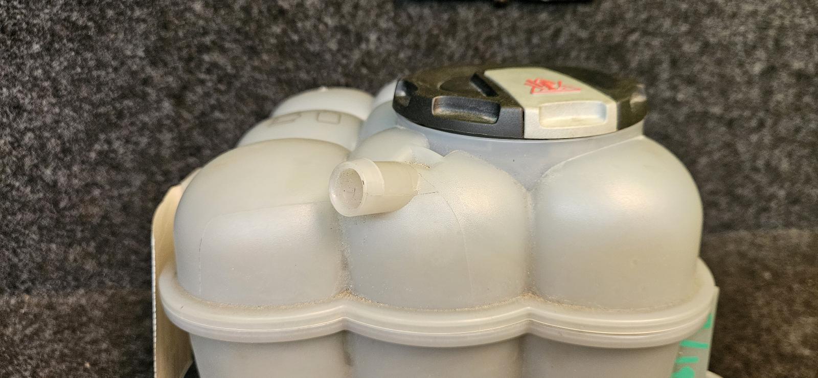 BENTLEY BENTAYGA   Engine Coolant Bottle 4.0L 4M0121405R OEM