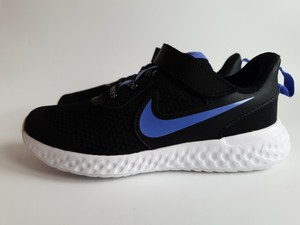 boys nike revolution trainers