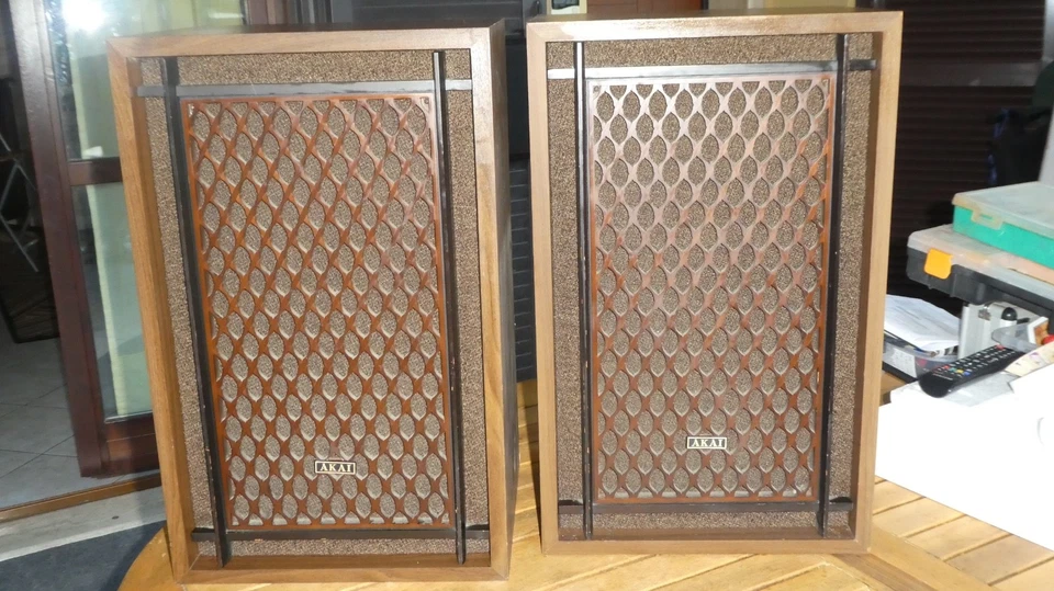 Akai SW-125 Diffusori Casse, 3 vie Alta Efficenza, 8 ohms bass reflex ANNI 70 - Immagine 2 di 4