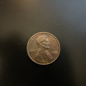 1982 No Mint Mark Lincoln folder filler - Circulated Actual Coin Shown!