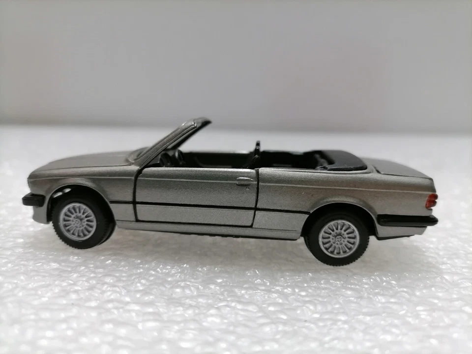 BMW 325i Cabrio 1989   - Vintage  diecast 1:43 Scale model Mint box - Image 4 of 4