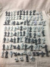 9 - G12 100 Pieces Astronauts  Space Figures Wicked Duplicates