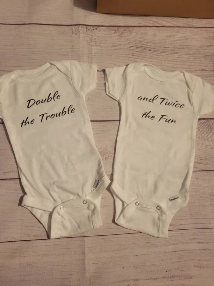 Qute Caja Regalo Gemelos Personalizada (Juguetes Pueden Ser Diferentes), Regalo Baby Shower Foto 2 de 2