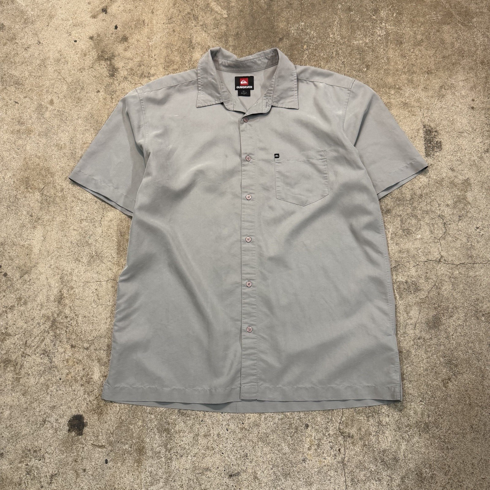 Quicksilver Shirt Men Large Stone Gray Button Up Short Sleeve Embroidered