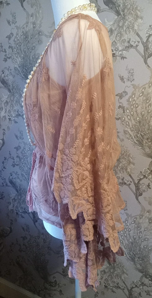 Top de ala de murciélago bordado de encaje bohemio Foto 3 de 4