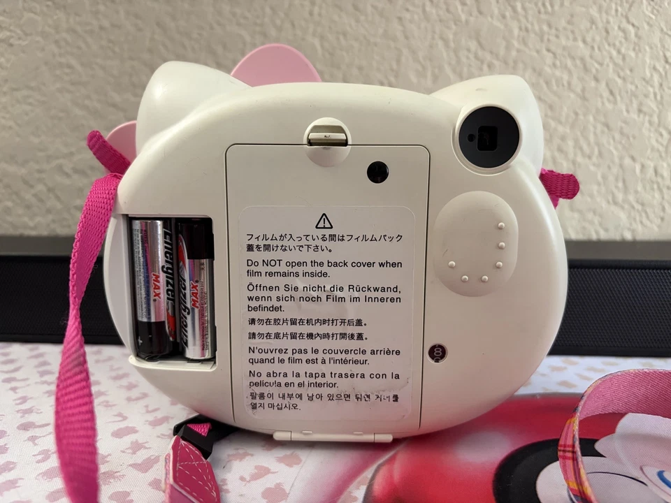 Kit de cámara instantánea FUJIFILM Hello Kitty Fuji Cheki Instax rosa mini serie Foto 3 de 4