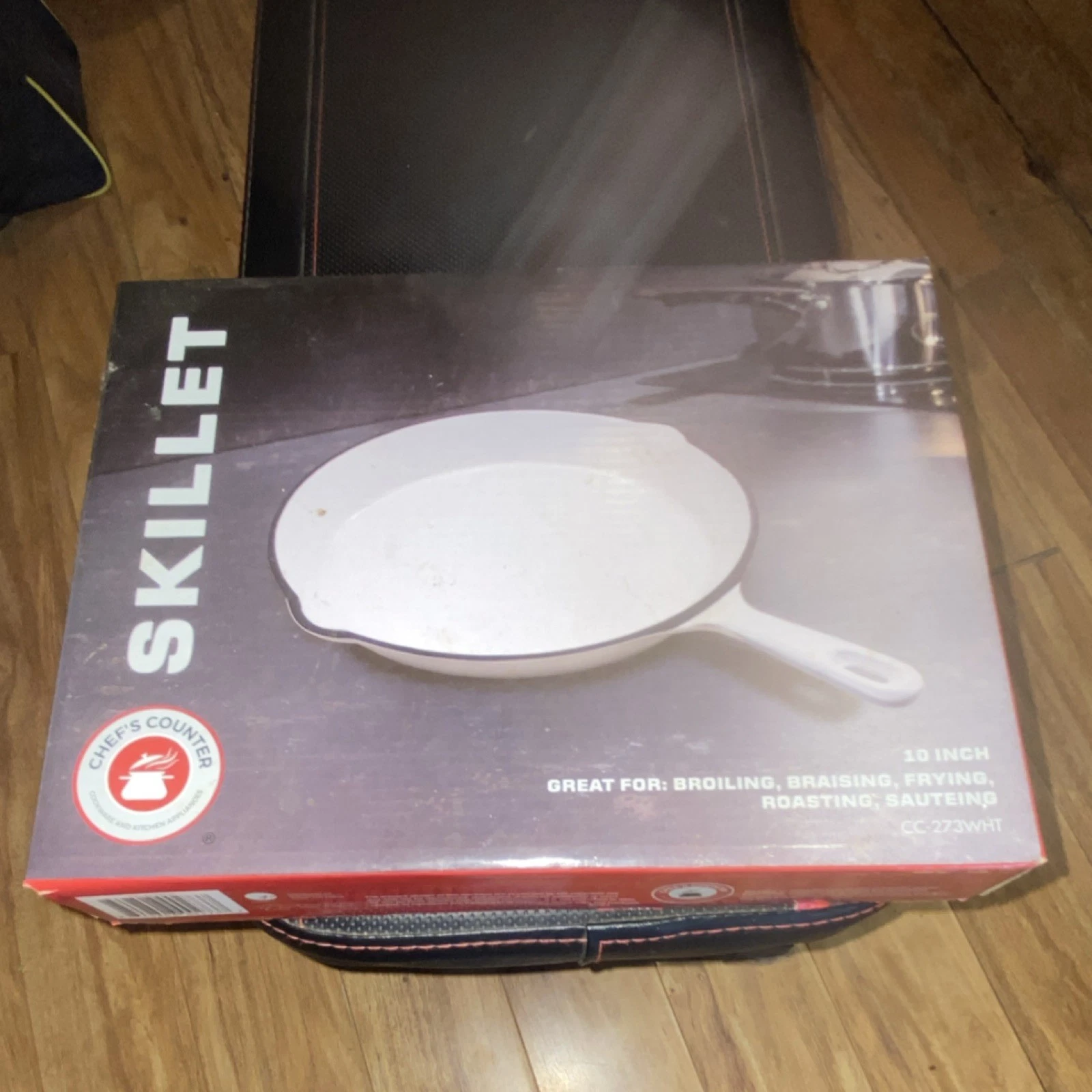 Chef's Counter 10" White Cast Iron Enamel Skillet CC-273WHT Frying Pan