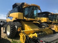 2009 New Holland CX8080 Combine