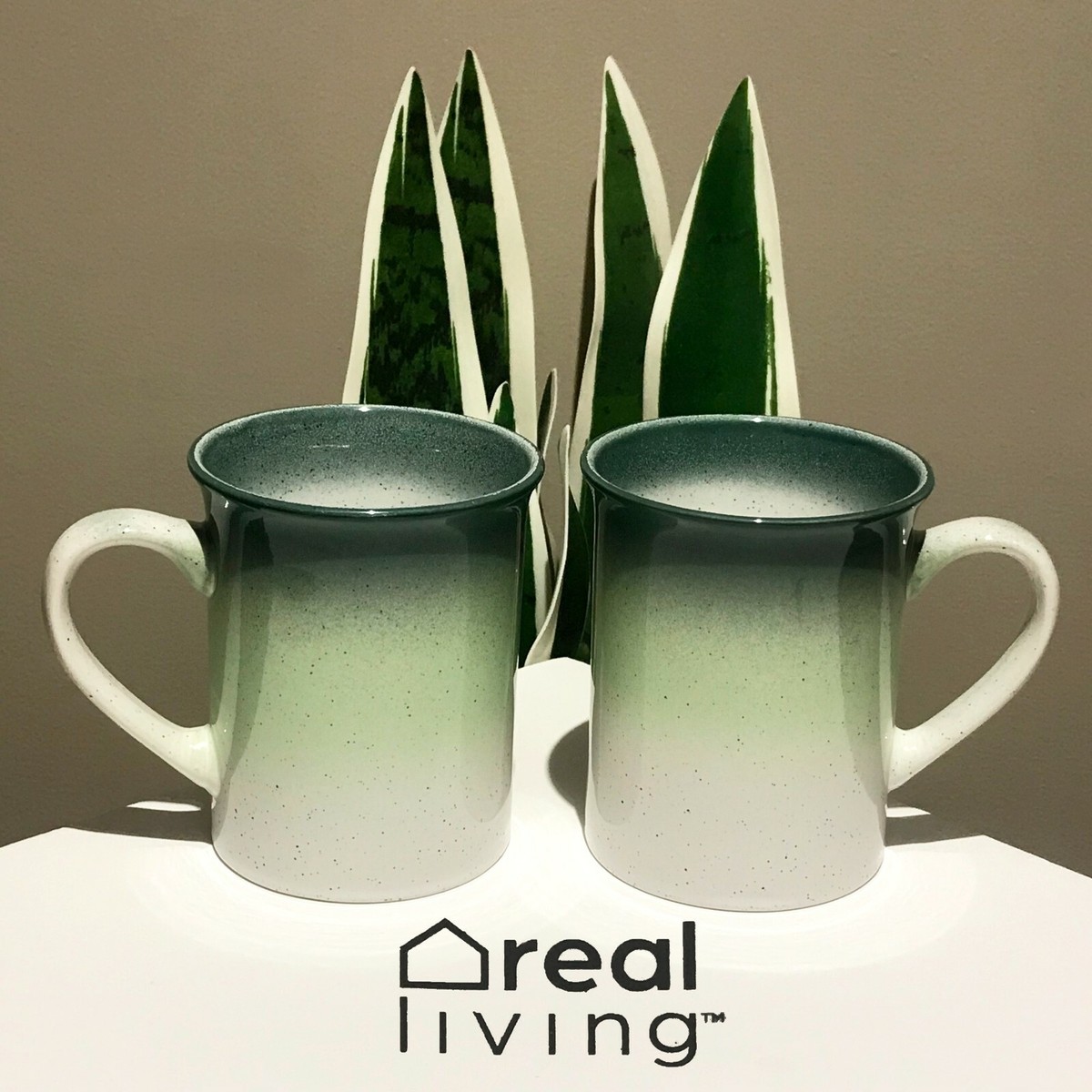 SET OF 2 - New - REAL LIVING - 16 OZ Ceramic Mugs Green Ombre w/ Speckles
