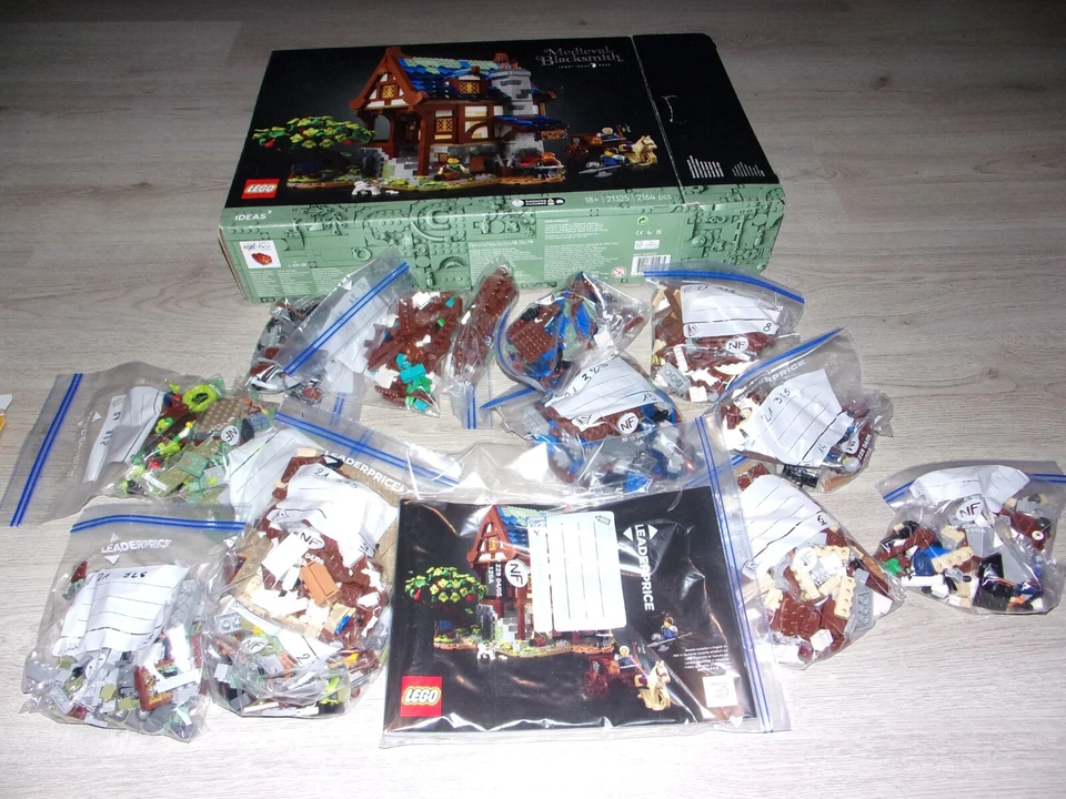 LEGO Ideas 21325 Medieval Blacksmith, photo 3 sur 3