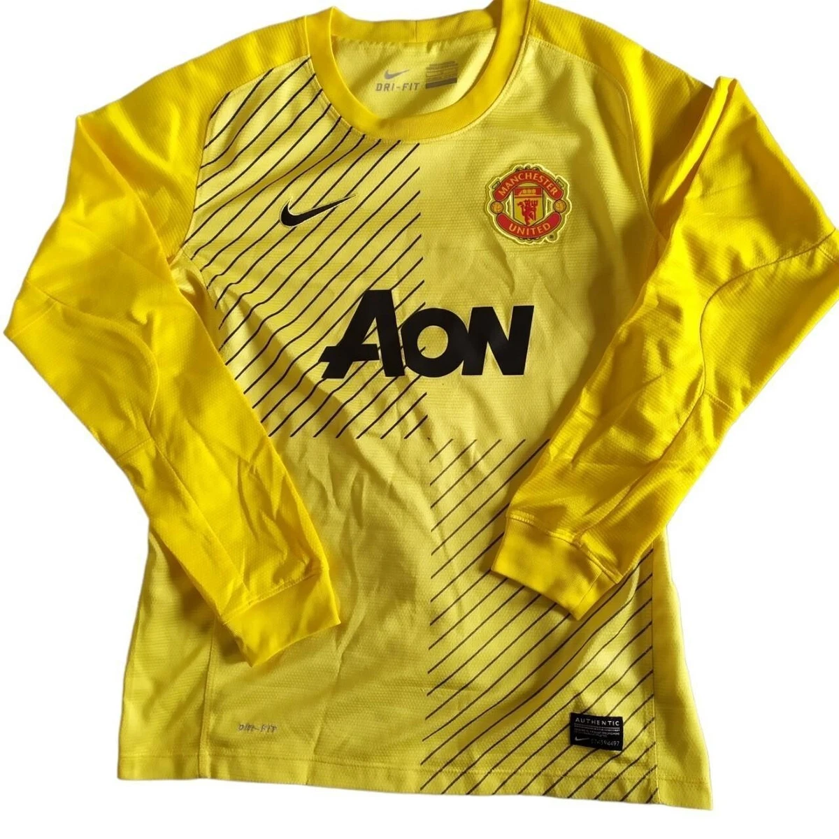 manchester united goalkeeper away kit