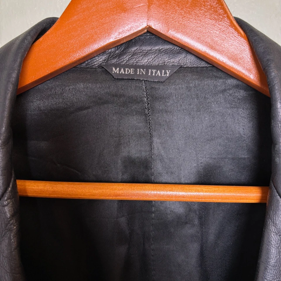 Chaqueta de cuero negra Bally para hombre talla 44 hecha en Italia bolsillos forrados con 3 botones dinero antiguo Foto 3 de 4