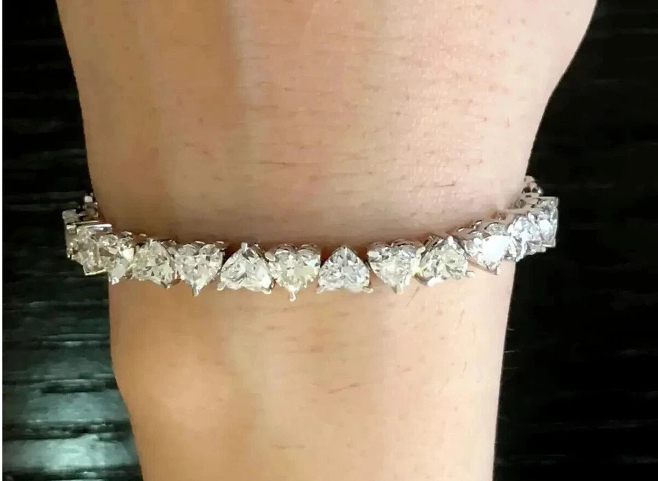 Brazalete de tenis para mujer de diamantes simulados con corte de corazón de 8,0 quilates enchapado en oro blanco de 14 k Foto 2 de 4