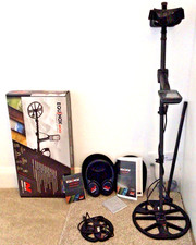 Minelab Equinox 900 Metal Detector 11” & 6” Coils + Extra Stem + User Guide