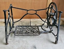 ANTIQUE IRON SEWING MACHINE BASE IRON TREDDLE TABLE BASE INDUSTRIAL
