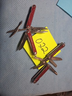 2 LEATHERMAN RED PS4 Squirt Multi Tool LOT O22