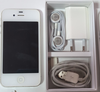 Apple iPhone 4s Weiß 16GB mit Zubehörpaket