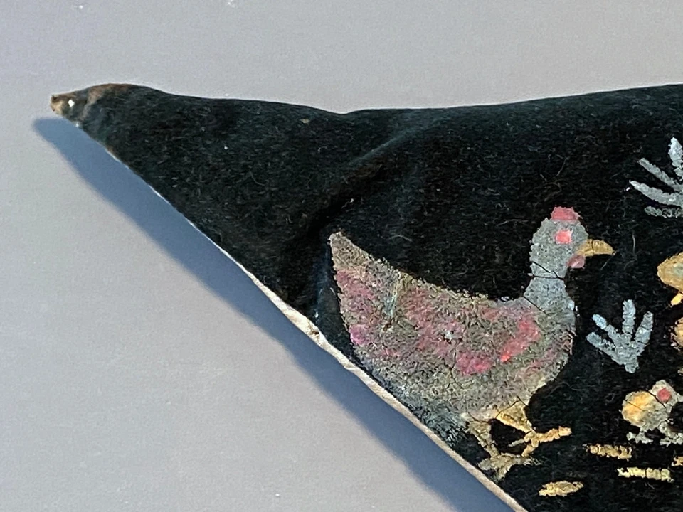 Antique Hand Painted Velvet Pin Cushion Chickens Chicks Folk Art Sewing - Image 4 of 4