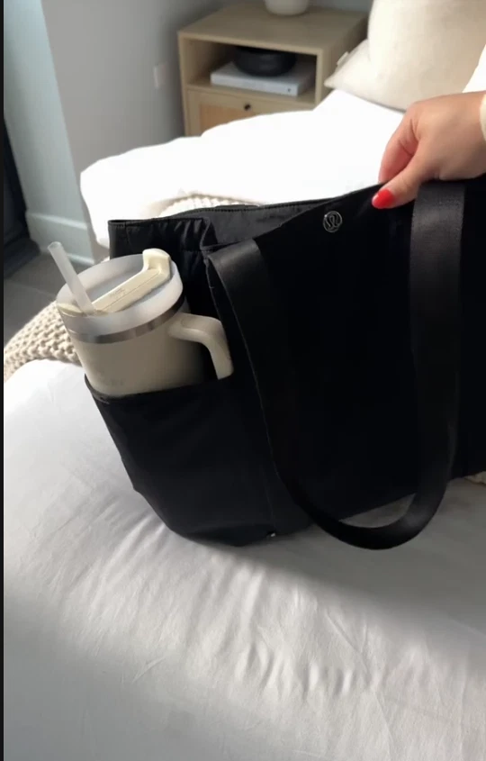 Lululemon Daily Tote Bag Black NWT – Multi Pocket Gym Yoga Travel Shoulder Bag - Image 3 of 4