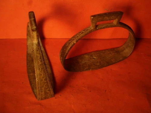 Objets du XIXe siècle et avant originaux en bronze