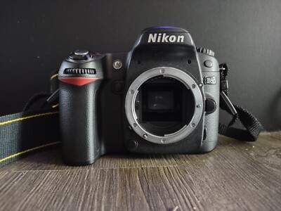 d80 nikon camera body with Nikon 18-55mm AF-S DX VR