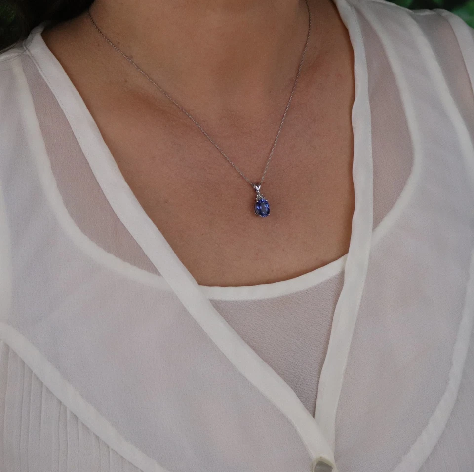 Colgante Solo Oro Blanco 10k Zafiro Azul y Diamante Colgante 3/4" x 1/4" Foto 4 de 4