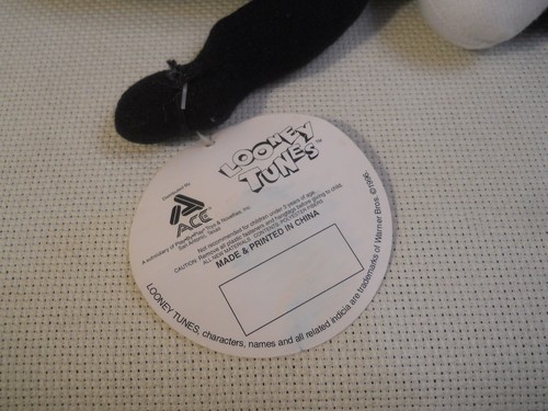Vintage Pepe Le Pew New w tags, Penelope plush 1996 bean bags Looney Tunes - Picture 4 of 4