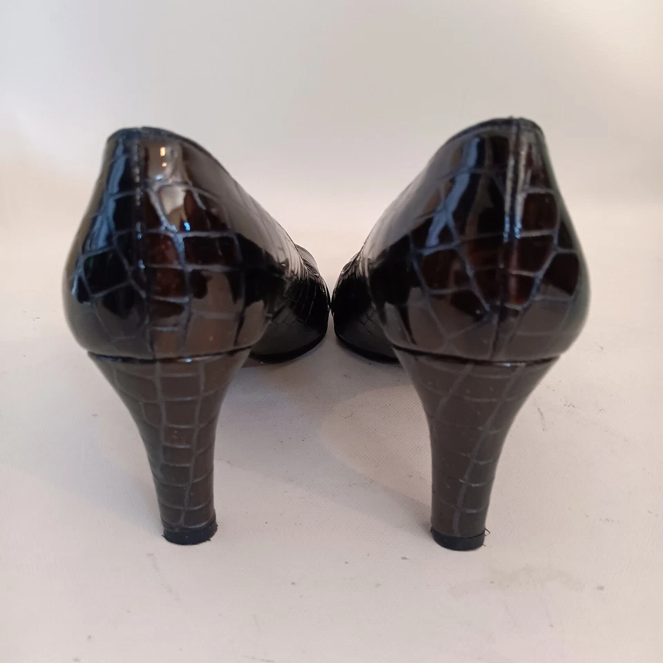 Stuart Weitzman Patent Leather Crocodile Embossed Peep Toe Heels 7.5 EUC - Image 4 of 4