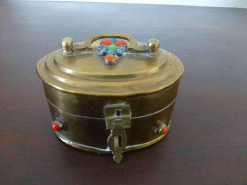Great vintage middle eastern brass container / box 3 1/2" [Y7-W6-A9]